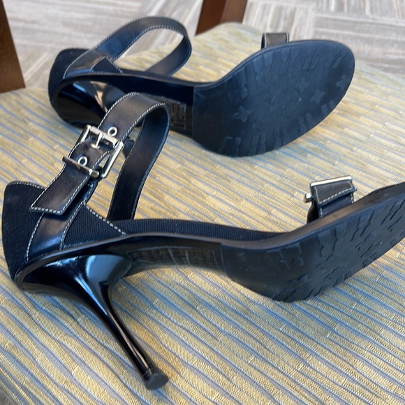 Cute sandal! - Picture 3 of 3